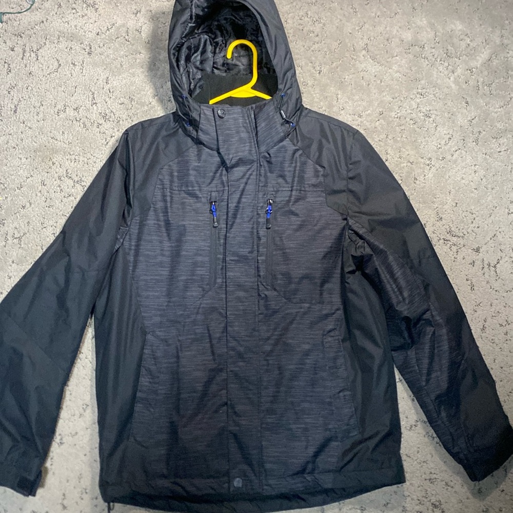 Zeroxposur Men’s Heavy Winter Zip up Coat small rip on right sleeve (pictured)